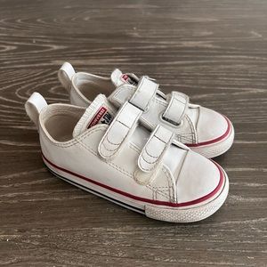 Toddler Converse Chuck Taylor® All Star® 2V Sneaker Size 9